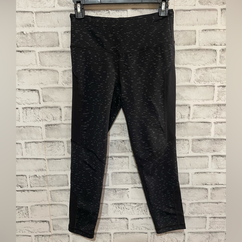 Victoria’s Secret Sport black with small white line print leggings Medium